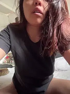 Freechat LaraDanverss on StripChat