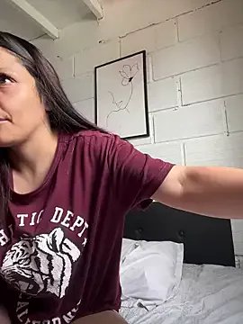 Freechat LaraDanverss on StripChat