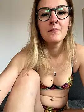 StripChat LauraLuxxx is Freechat LauraLuxxx — Show Titties & Play Titties