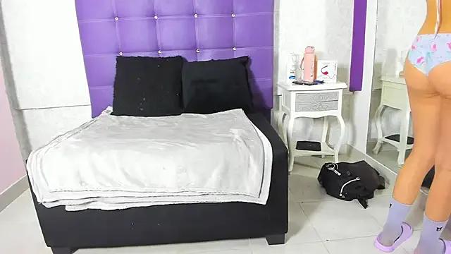 LeaMoreau22 — Fingering Pussy