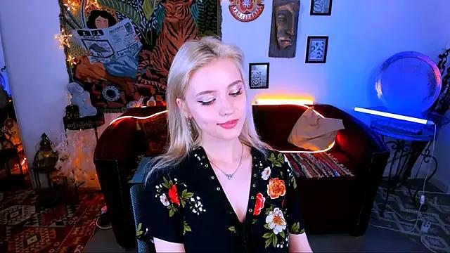 Freechat LeonaStane on StripChat