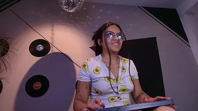 Freechat Lilith_and_Khloe on StripChat