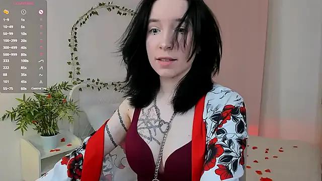 lilithlunna on StripChat 