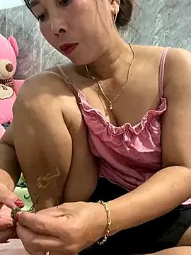 Freechat Linaannn on StripChat