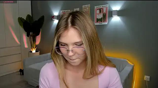 Freechat linakorvin on StripChat