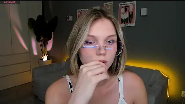 Freechat linakorvin on StripChat