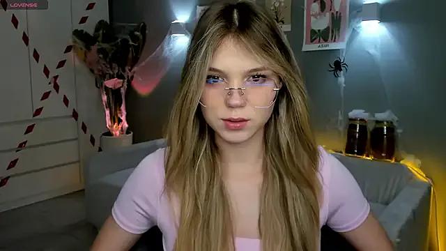 Freechat linakorvin on StripChat