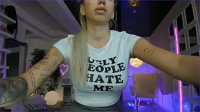 Freechat LisaAkira on StripChat