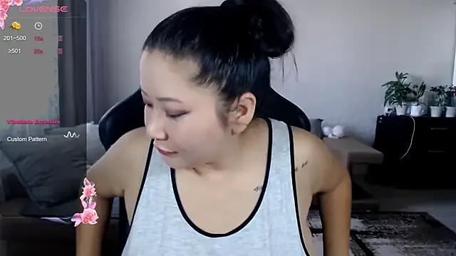 Freechat LisaAsianFlower on StripChat