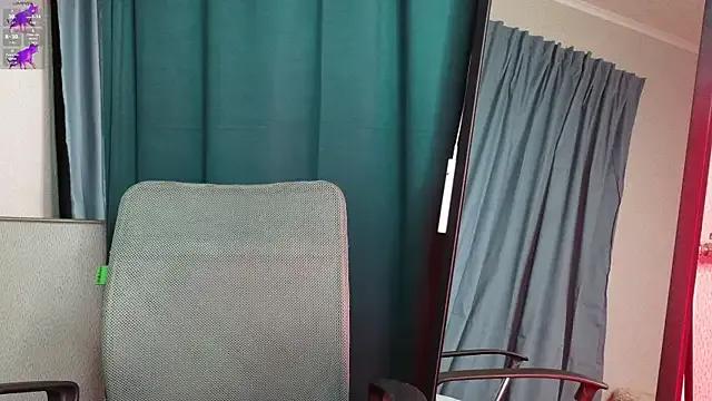 LittleLeen on StripChat