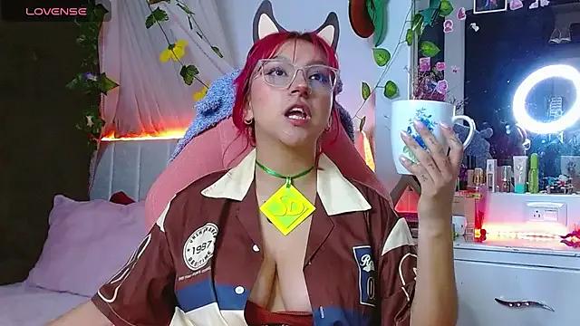 Littlerouse_ on StripChat