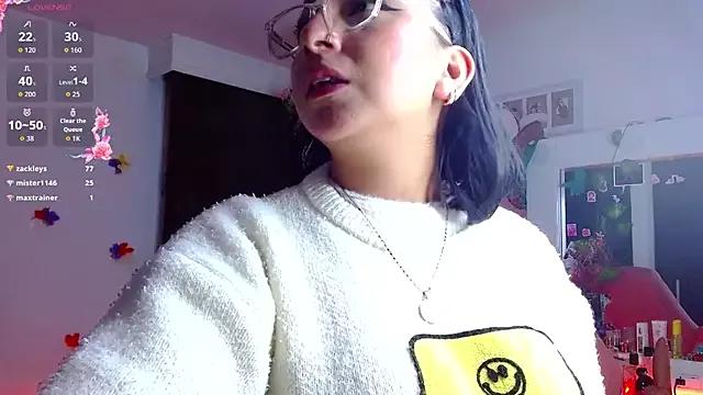 Littlerouse_ on StripChat