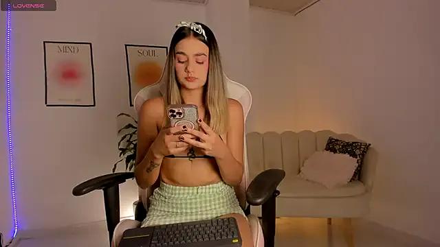 LittleSofia_ — hii  sofi  <3