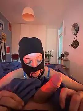 littlewitchxoxo on StripChat