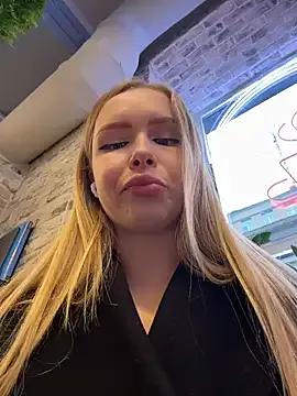 Liza_risky on StripChat