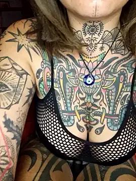 Freechat lizzardqueeen on StripChat