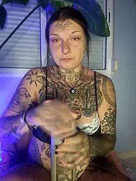 Freechat lizzardqueeen on StripChat