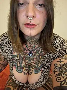 Freechat lizzardqueeen on StripChat