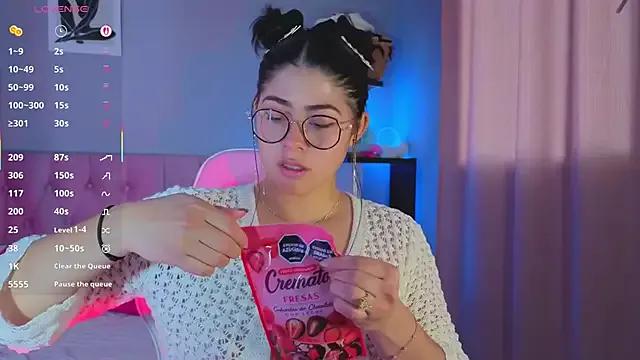 LoaLuxury on StripChat 