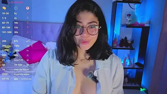 LoaLuxury on StripChat 