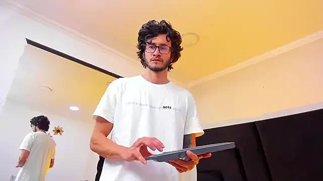 Freechat Loggan_donnelly on StripChat