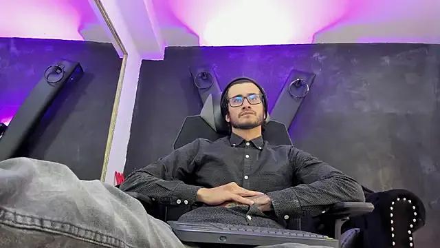 Freechat Loggan_donnelly on StripChat