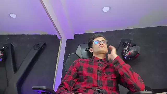 Freechat Loggan_donnelly on StripChat