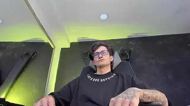 Freechat Loggan_donnelly on StripChat