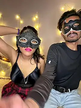 Lovebirdss on StripChat