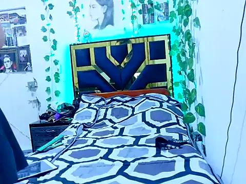 Freechat lucywhite13 on StripChat