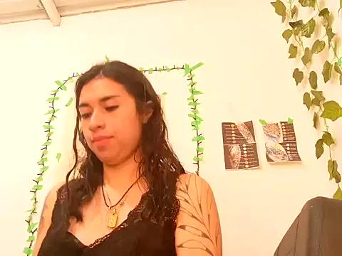 Freechat lucywhite13 on StripChat