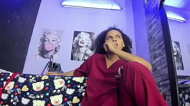 Freechat makena18 on StripChat