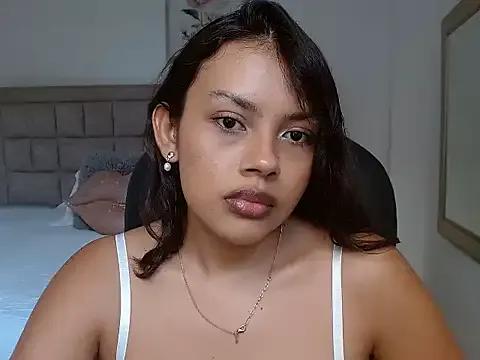 Mariannexoxx on StripChat