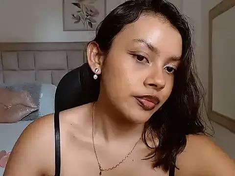 Mariannexoxx on StripChat