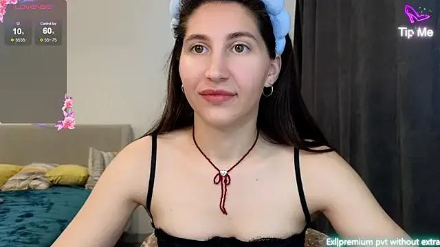 Freechat marrycolins on StripChat