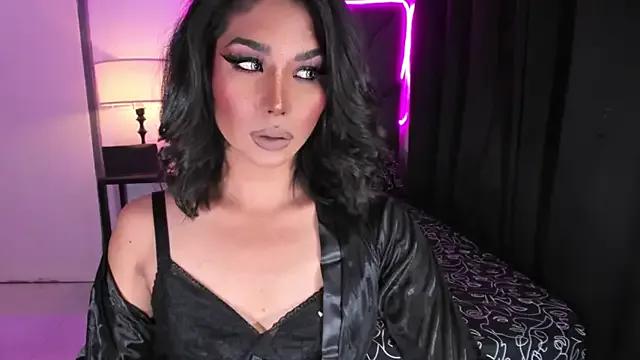 Freechat MaxxineMorenaTs on StripChat