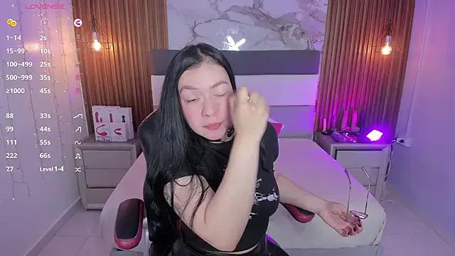 Freechat megancero on StripChat