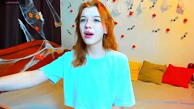 Freechat MeganNewCat on StripChat