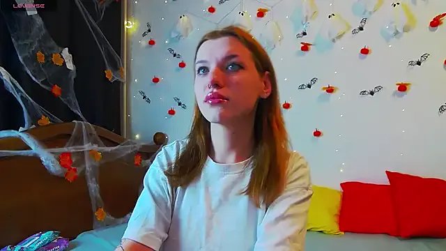 Freechat MeganNewCat on StripChat