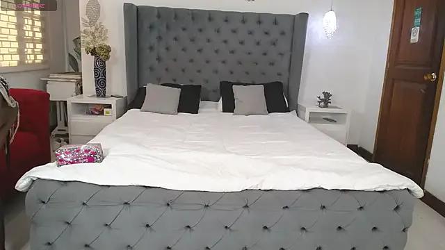 meilybarbie — show hands