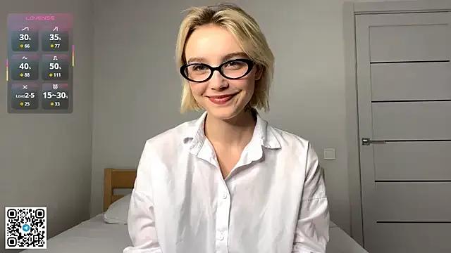 StripChat MelodyImam is Freechat MelodyImam — Tease my hair & bite my lip seductively