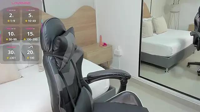 mia_collins96 — scare my ass