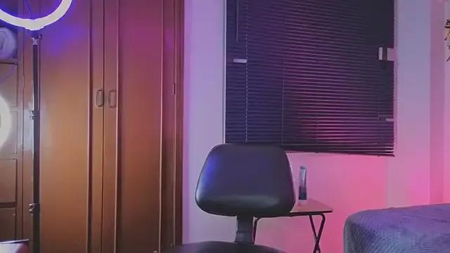 MiaCollinssx on StripChat