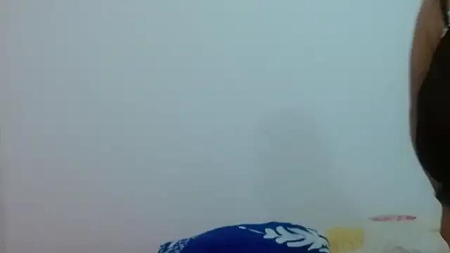 Milena_Foox — Frotar con. Aceite. Culo y tetas .