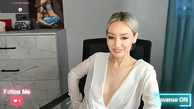 MinaDiamondd on StripChat
