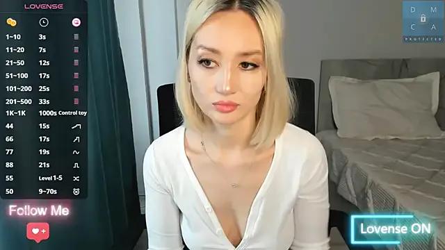 MinaDiamondd on StripChat