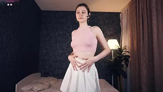 MoiraHavins — Take off my skirt and see ass !