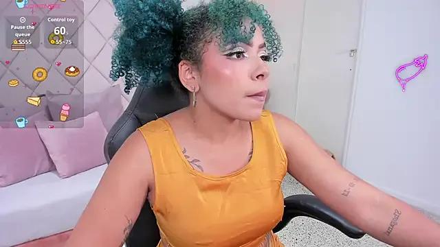 momo_ayasse on StripChat 