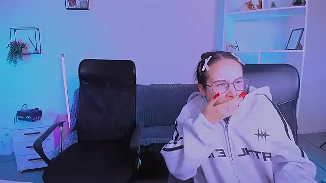 Freechat mona_cloud on StripChat