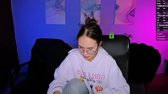 Freechat mona_cloud on StripChat